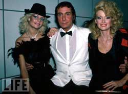 Bob Guccione with 2 girls in the 80'ties